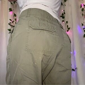 Vintage Gap women’s green cargo pants size 16